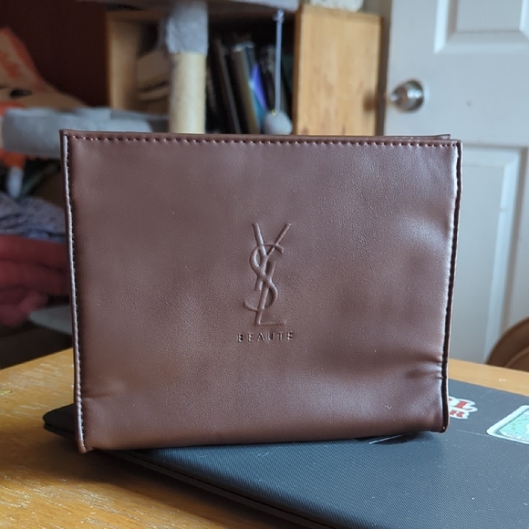 Brown Women's Makeup Bag..It Came With A Purchase Of Lipstick And Face Powder. - Picture 1 of 4